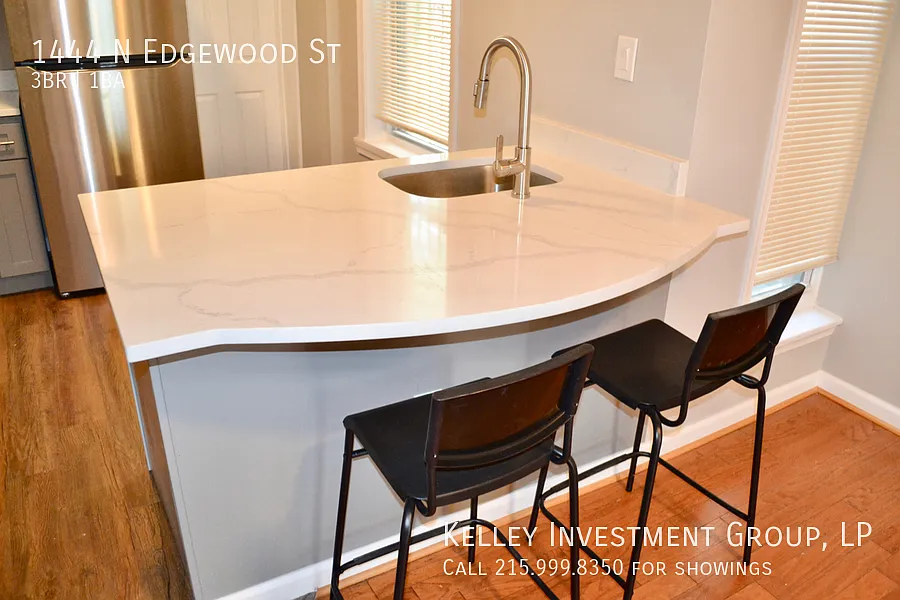 3 bed, 1000 sqft, $1,440 — Photo 4