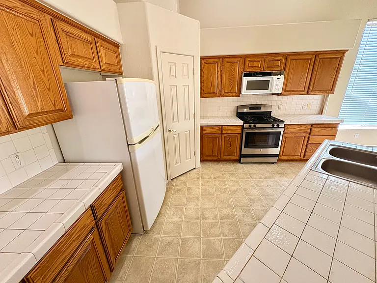 3700 W 25th Pl — Photo 7