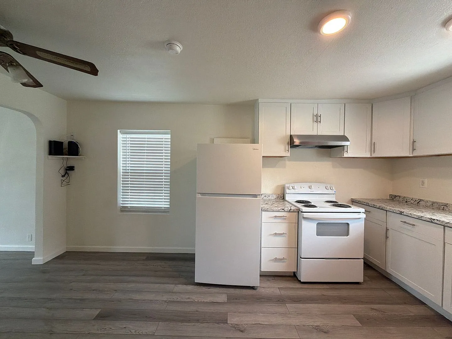 Freshly remodeled 3br 1ba, garage, LVP Flooring throughout. — Photo 4
