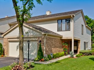 1308 Appletree Ln, Libertyville, IL 60048