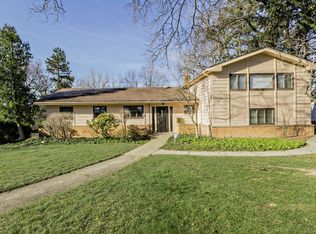 25510 Bryden Rd, Beachwood, OH 44122