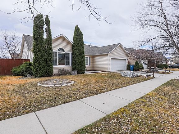 2nd image of 3921 Melrose Pl