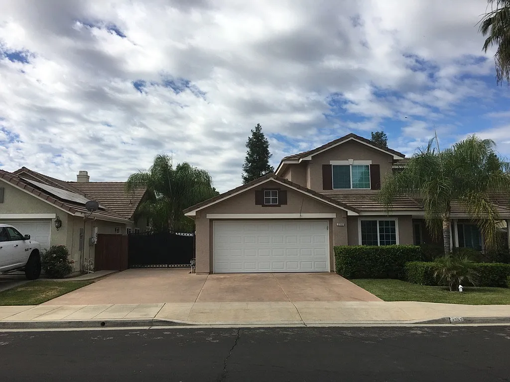 2752 Fremont Ave photo 1