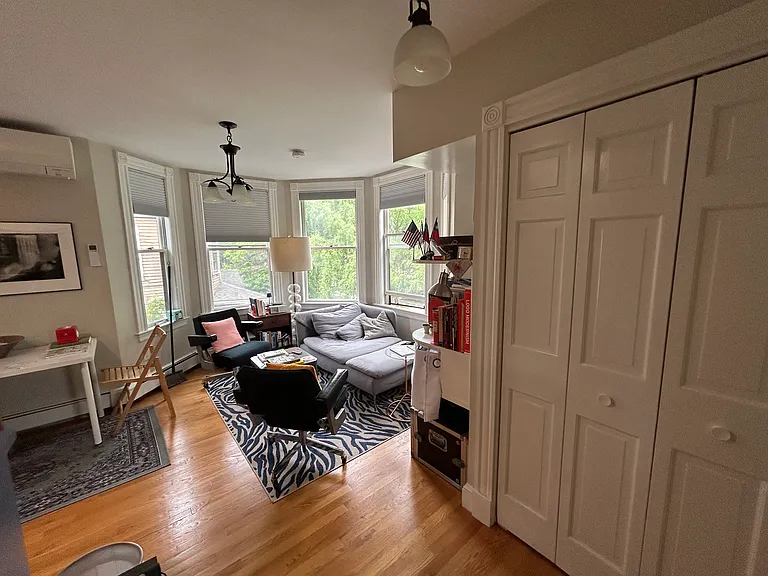 17 Russell St #6 — Photo 3