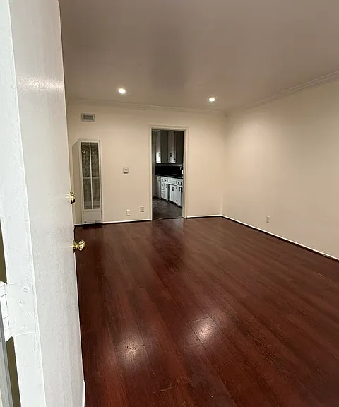 515 Thompson Ave #B — Photo 1