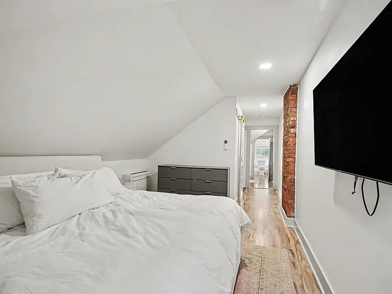 745-747 S 6th St — Photo 19