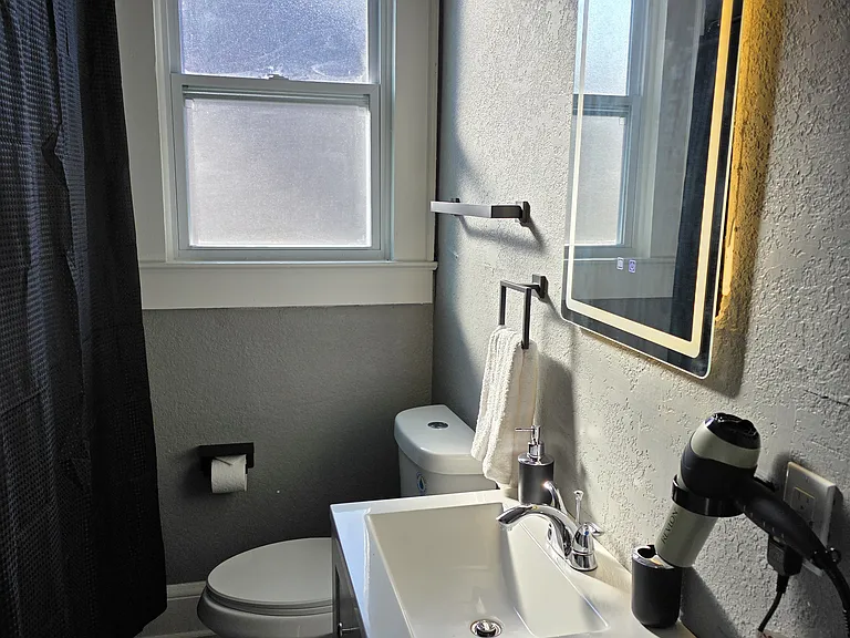 104 W Franklin St — Photo 14