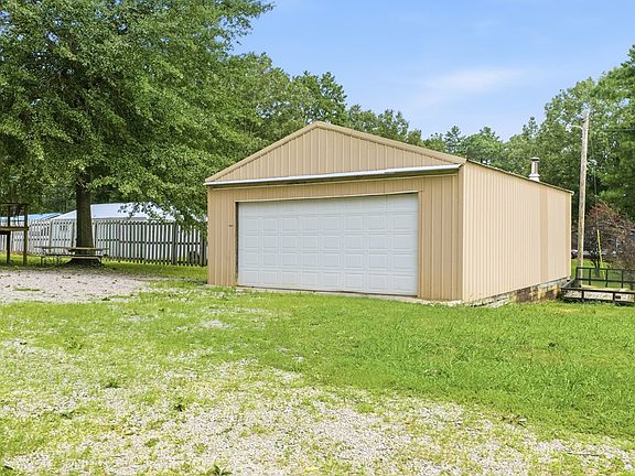 4th image of 225 Pineview Dr