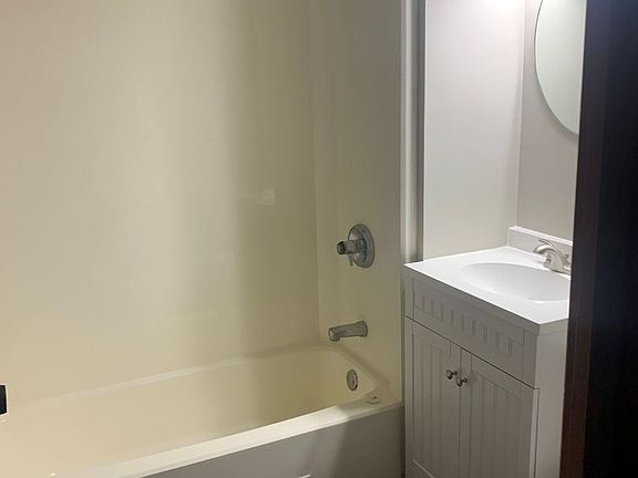 5th image of 130 Forest Ave APT 17