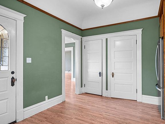 4th image of 209 N Diana St