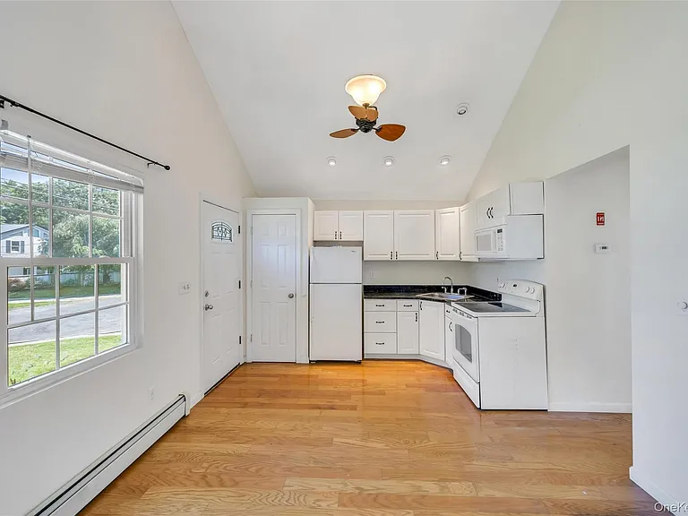 22 Maplewood Ave — Photo 13