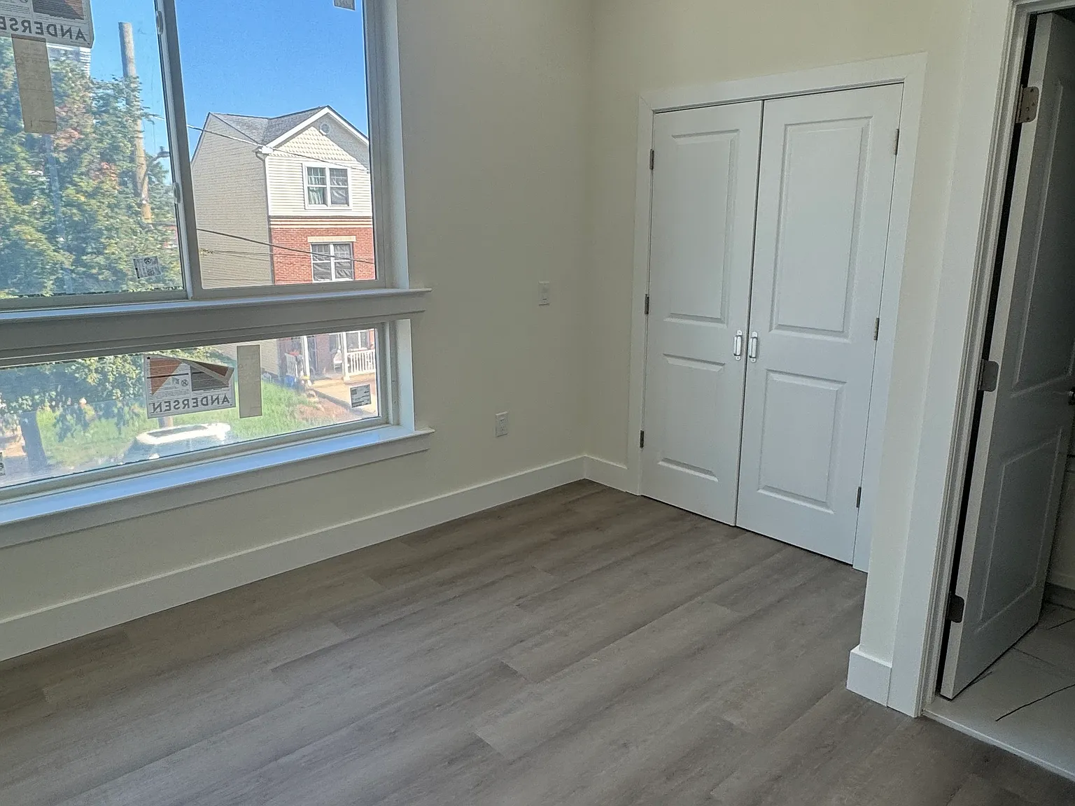 3 bed, 1100 sqft, $2,500 — Photo 3