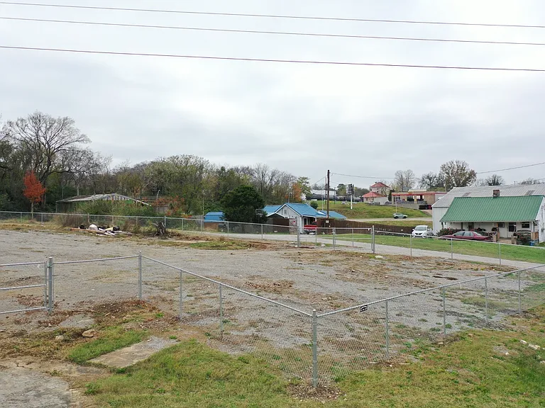 200 Cemetery Ave — Photo 8