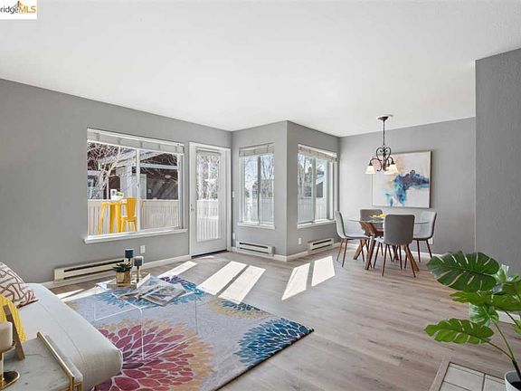 4th image of 144 Bayside Ct