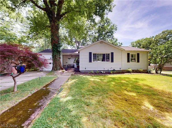 1051 Crown Ave, Ravenna, OH 44266