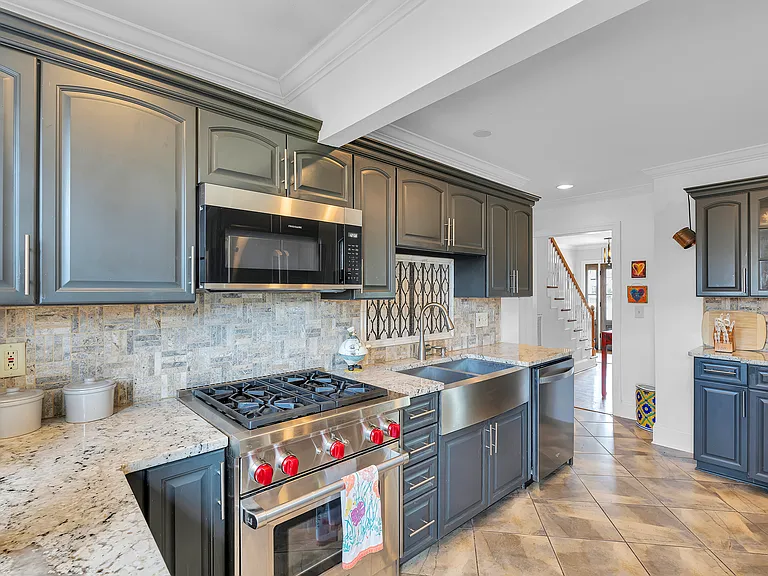 128 Rockwood Dr — Photo 10