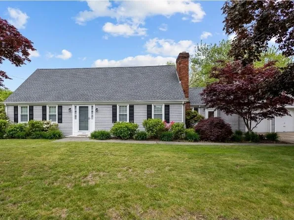 1372 Gardners Neck Rd, Swansea, MA 02777