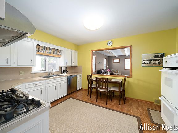 4th image of 1844 Lotus Ave SE