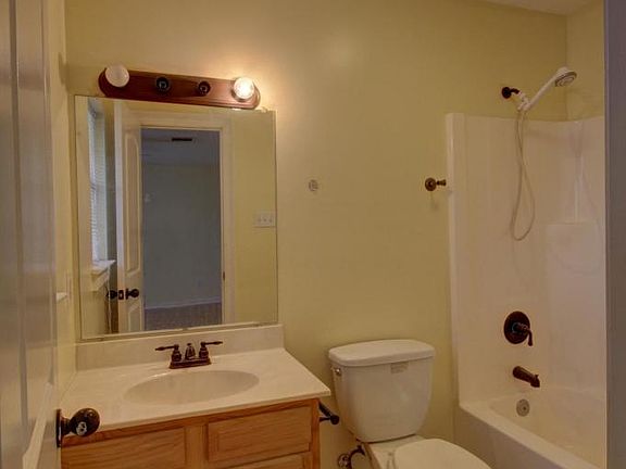 3rd image of 407 Saint Pierre Blvd