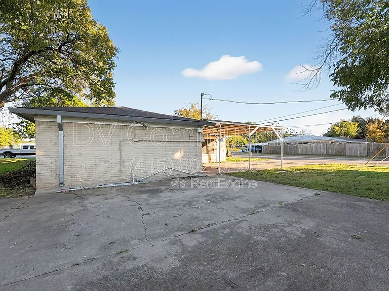 3901 Dakota Trl — Photo 8