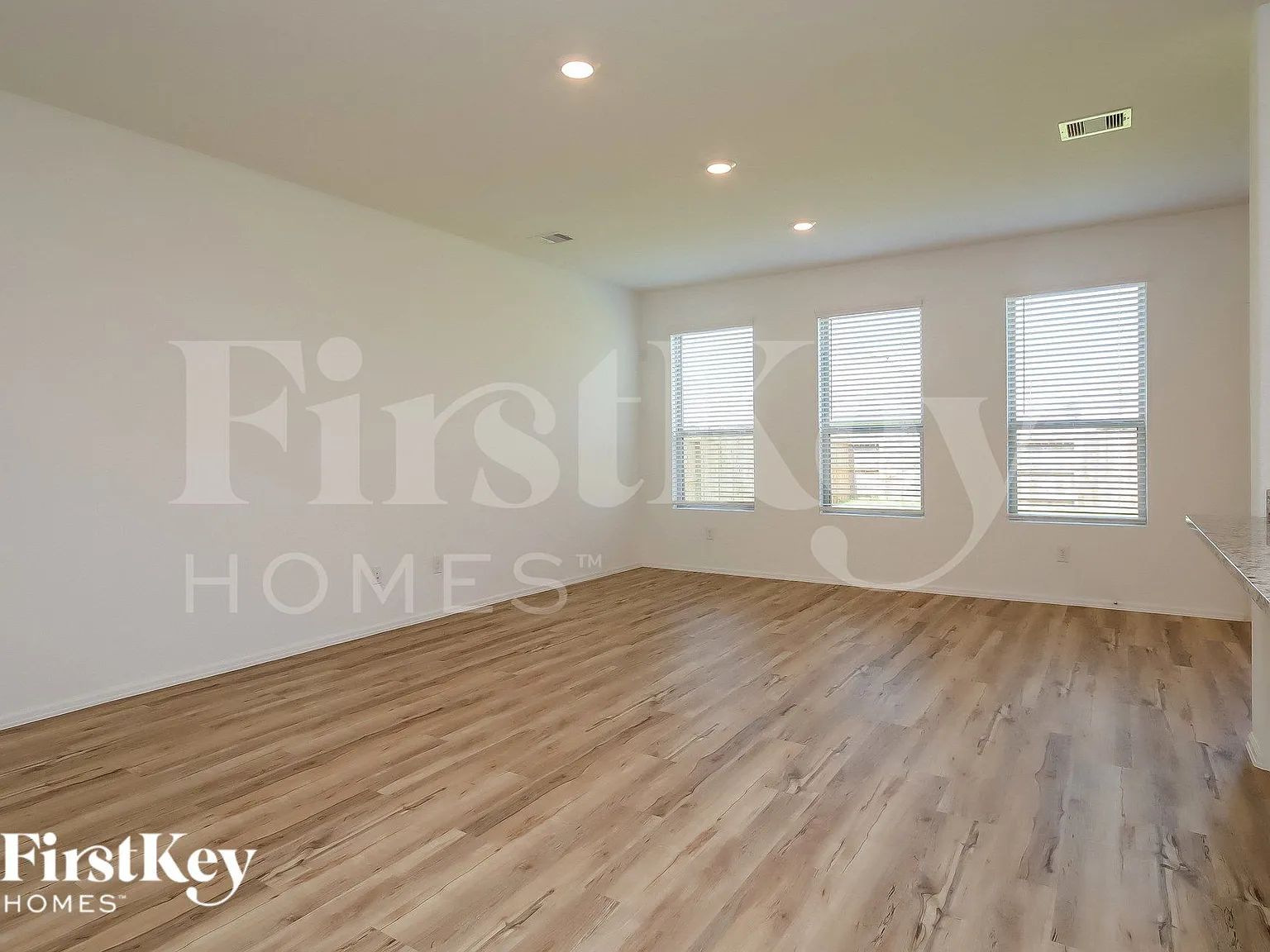 4 bed, 2.5 bath, 2211 sqft, $2,210 — Photo 4