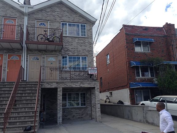 5th image of 2933 Laconia Ave