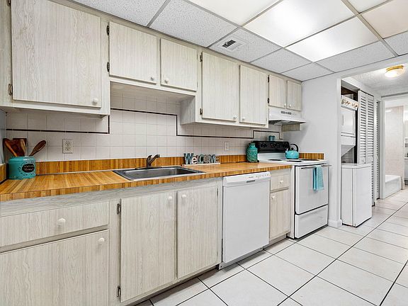2nd image of 1876 Fairview Villas Drive #3