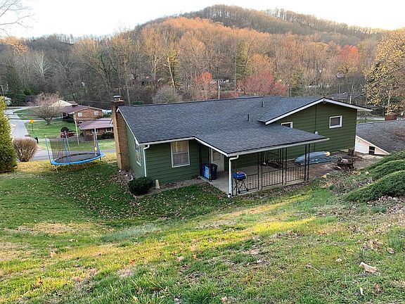 3rd image of 1635 Rosemount Rd
