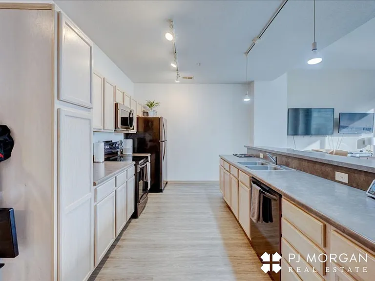 312 S 16th St #201 — Photo 13