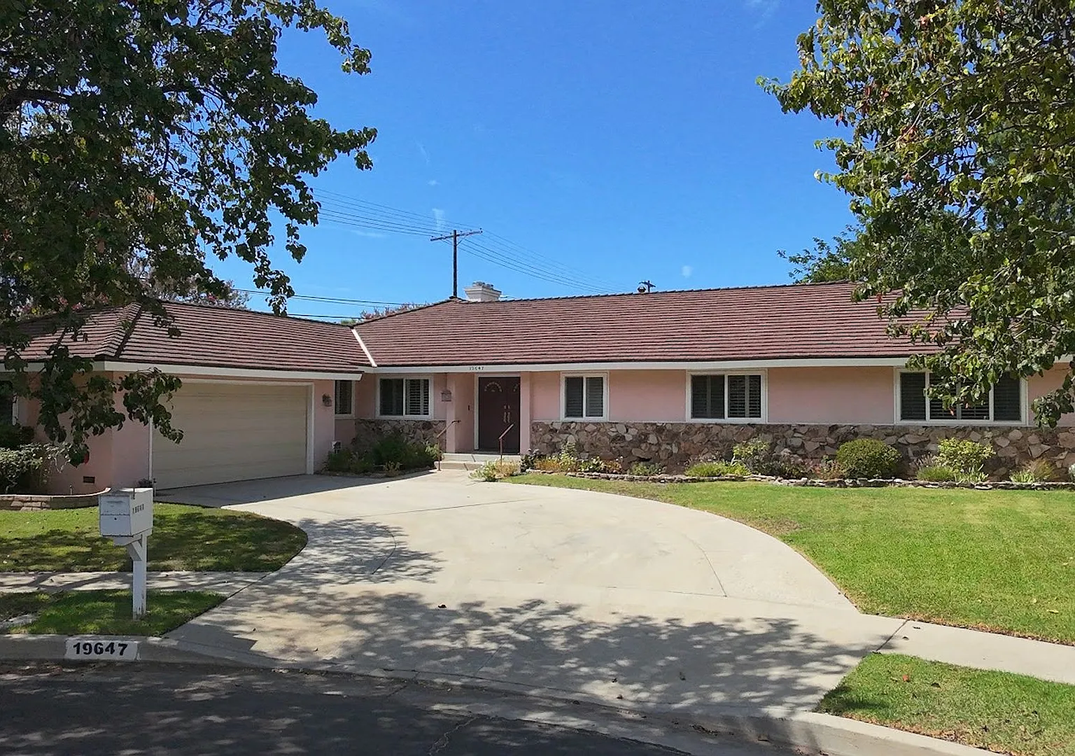 For Lease! Spacious 4 Bedroom, 2 1/2 Bathroom, Northridge Home! Ready for Move-In! — Photo 3