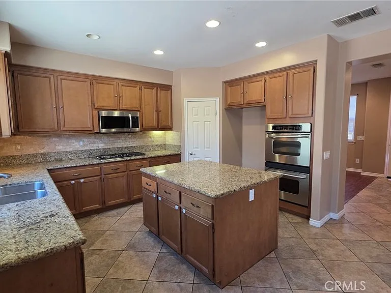 12432 Celebration Dr — Photo 4