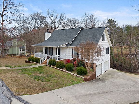 2nd image of 17 Hester Rd