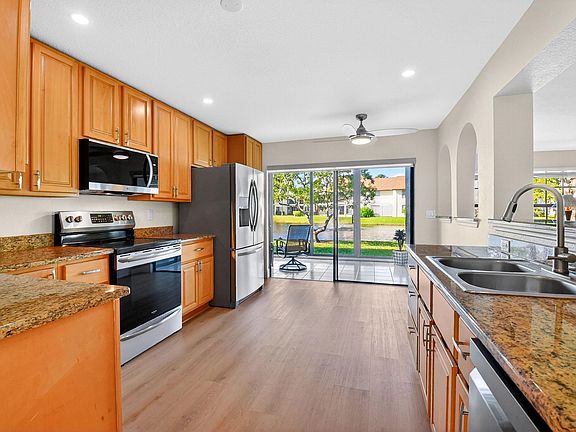4th image of 3042 Lucerne Park Drive #5612