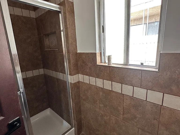 1610 E Chevy Chase Dr #1610 — Photo 12