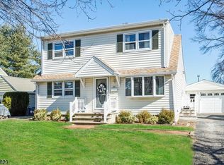 35 Winding Way, Pompton Plains, NJ 07444