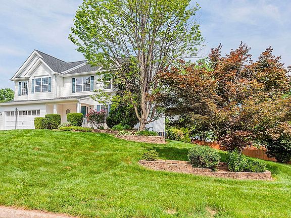 3rd image of 15661 Piedmont Pl