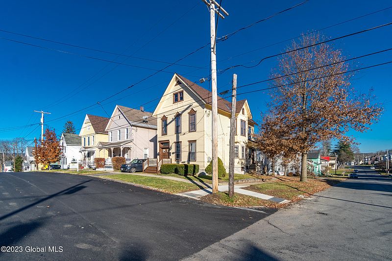 5th image of 212 Fon Clair Street