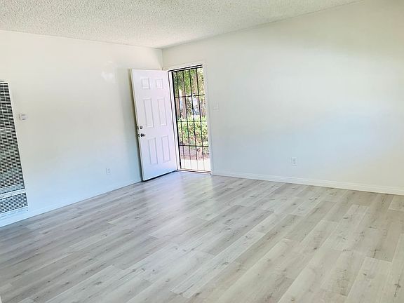2nd image of 1324-1326 1/2 La Palma St #F80b7a9af