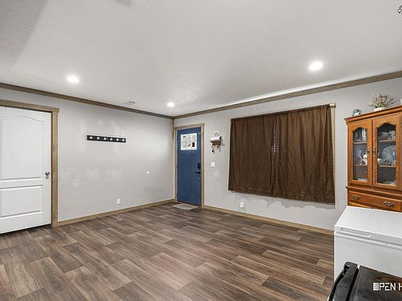 3rd image of 206 Park Ave