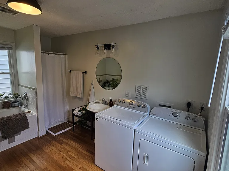 809 W 47th St — Photo 15