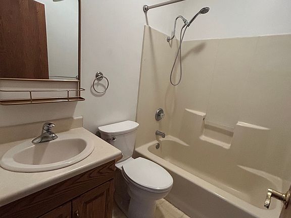 4th image of 105 2nd Ave NE APT 103
