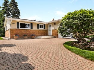 903 E Alder Ln, Mount Prospect, IL