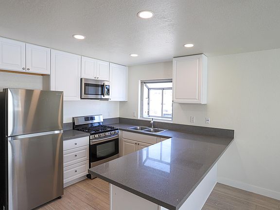 3rd image of 1522 Hornblend St #2