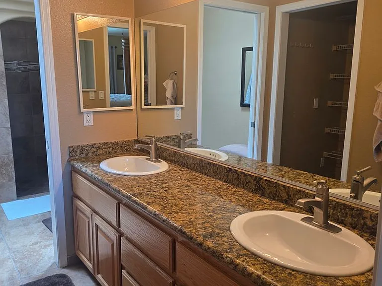 2121 E Desert Lakes Dr — Photo 31