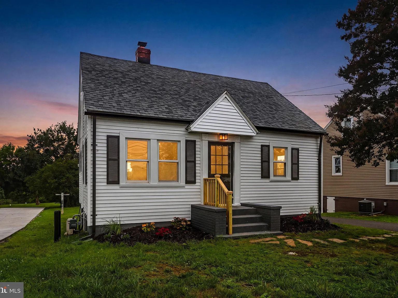4 bed, 1188 sqft, $2,400 — Photo 3