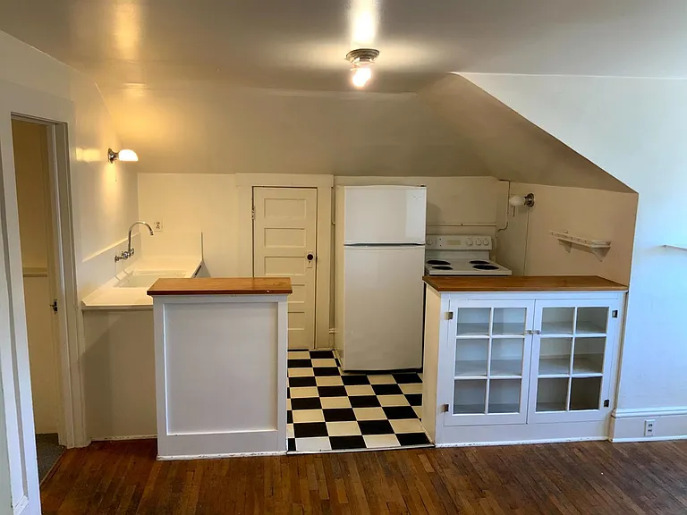 1176 Mill St #6 — Photo 6