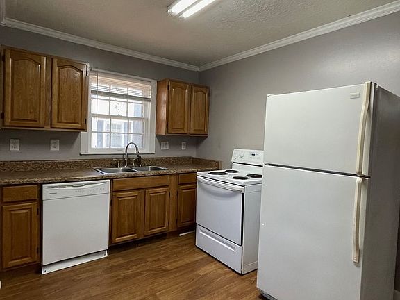 3rd image of 2104-2106 McAllister St