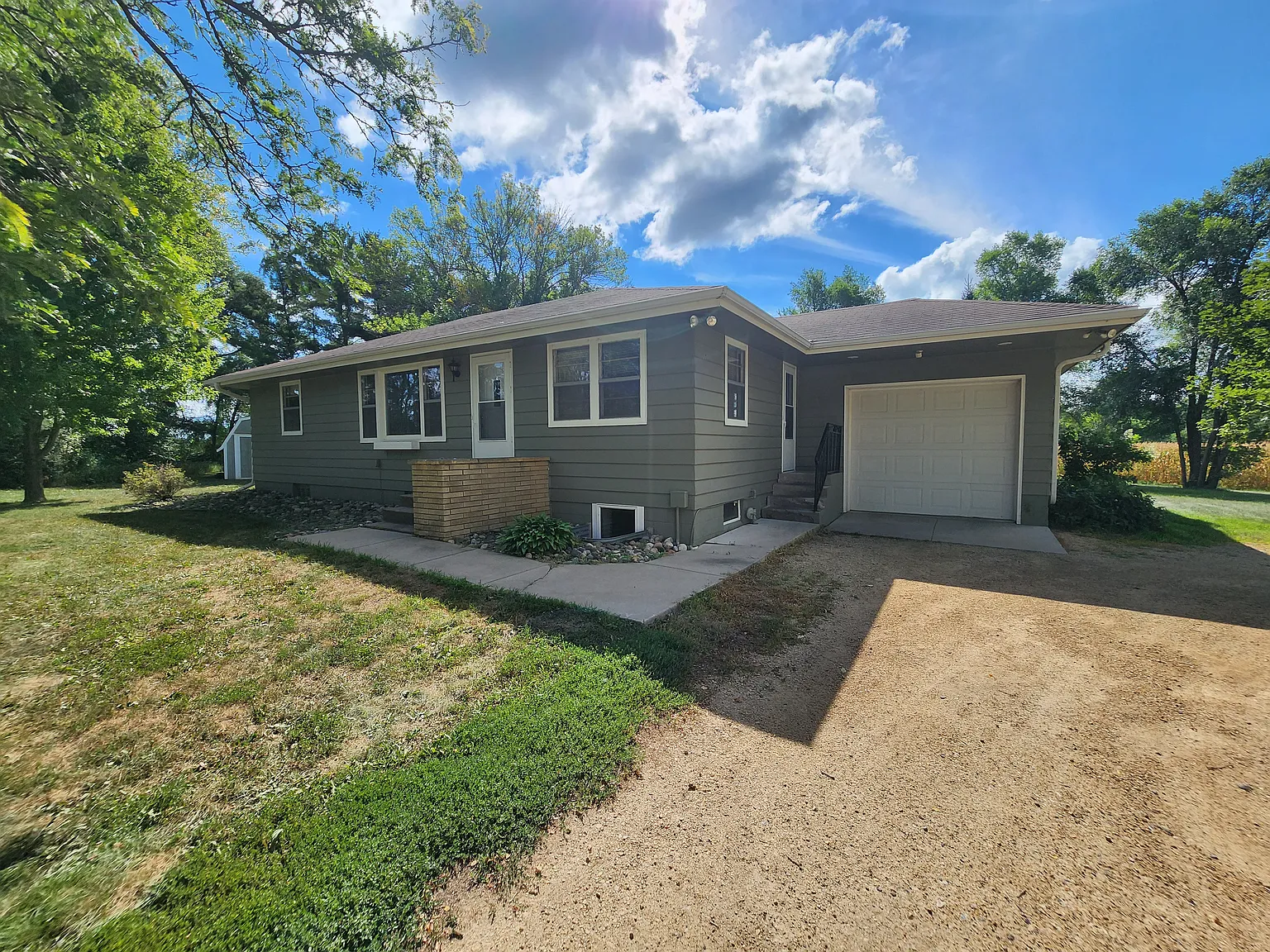Emery Ave E, Rosemount — Photo 1