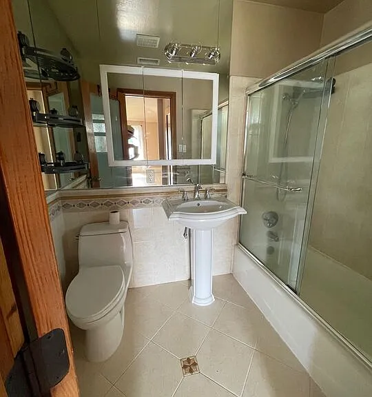 8503 Lilienthal Ave — Photo 5