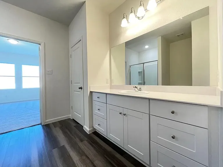 716 Wellington Dr — Photo 20